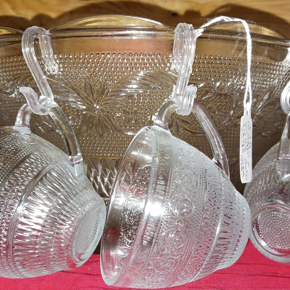 Vintage KIG Malaysia Fluer-de-leis punch bowl set with 13 hooks, 12 cups - Picture 8 of 9